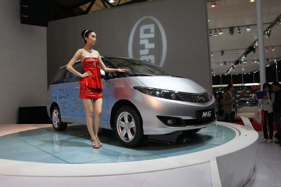  BYD M6 2010 года  (фото 15 из 23)